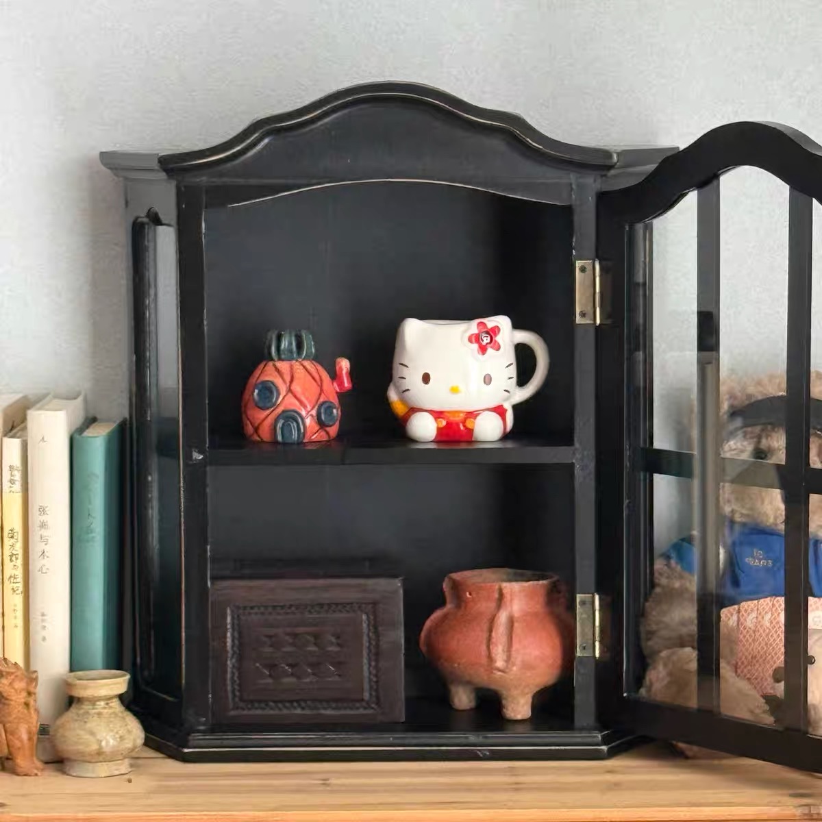 Vintage-Wandschrank aus gealte – Vintage Collectible Glass Bewertung und Preis
