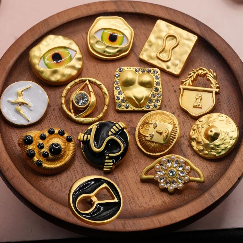 Vintage-Metallknöpfe, künstler – Vintage Collectible Buttons Bewertung und Preis