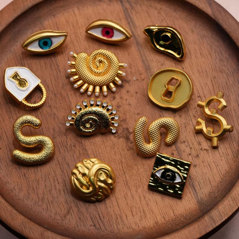 Vintage-Metallknöpfe, künstler – Vintage Collectible Buttons Bewertung und Preis